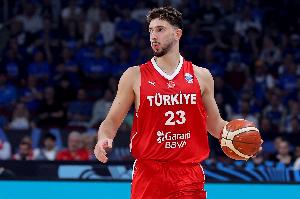 火箭官方晒申京三双：申京在土耳其战胜波兰的比赛中统治全场