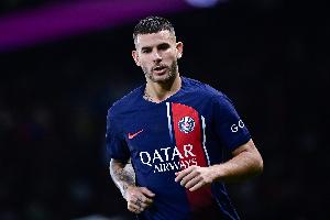 跟随两家俱乐部赢得三冠王，只有卢卡斯-埃尔南德斯和埃托奥做到